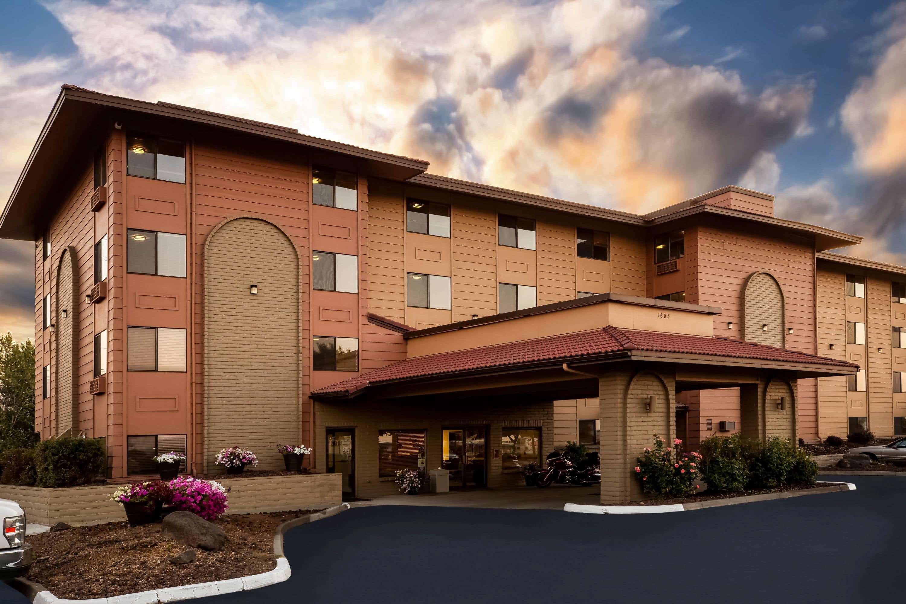 Baymont By Wyndham Yakima Riverfront Екстериор снимка