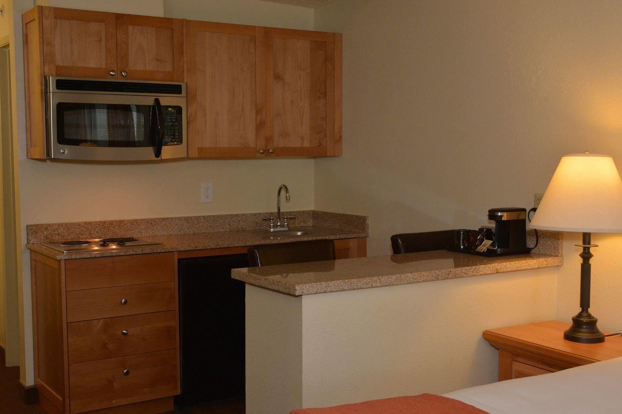 Baymont By Wyndham Yakima Riverfront Екстериор снимка
