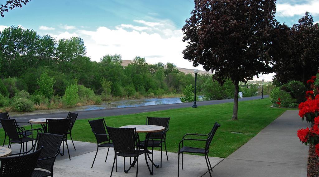 Baymont By Wyndham Yakima Riverfront Екстериор снимка
