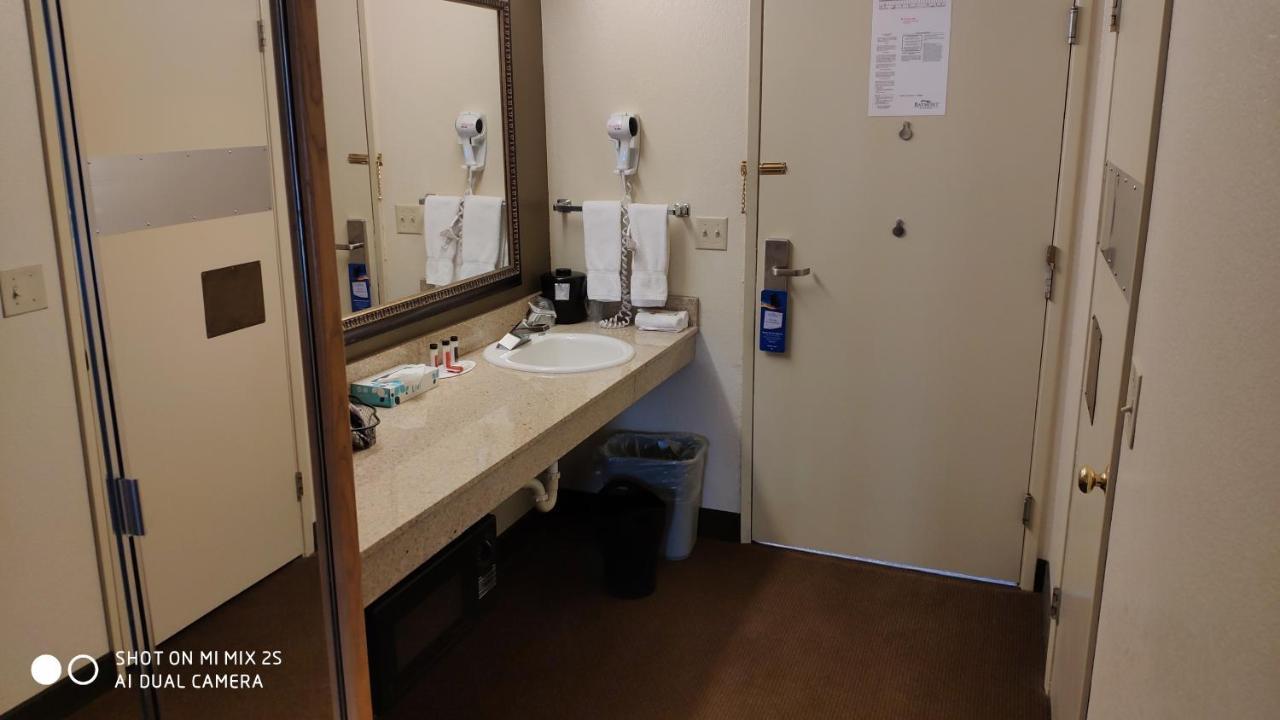 Baymont By Wyndham Yakima Riverfront Екстериор снимка