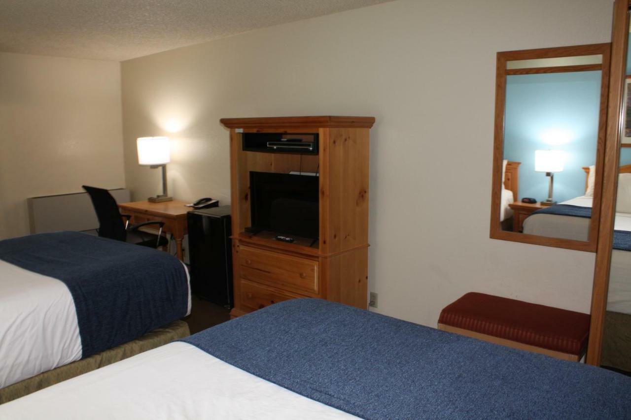 Baymont By Wyndham Yakima Riverfront Екстериор снимка